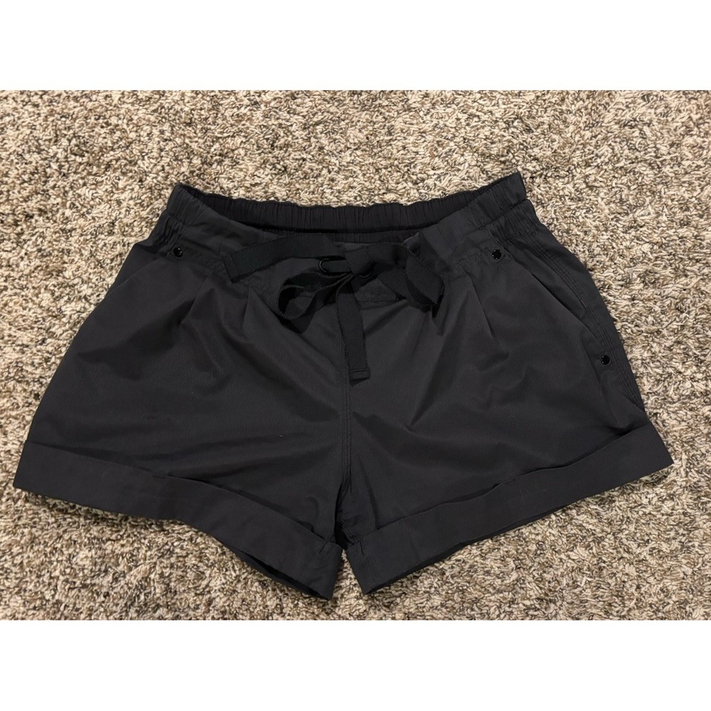 Lululemon Black Spring Break Away Shorts Pockets Cuffed Women's Size 6